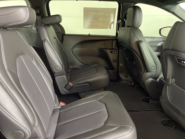 2025 Chrysler Pacifica photo 15
