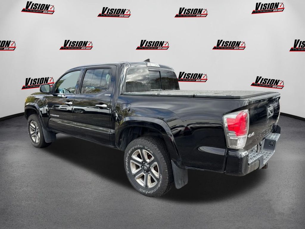 2017 Toyota Tacoma Limited photo 3