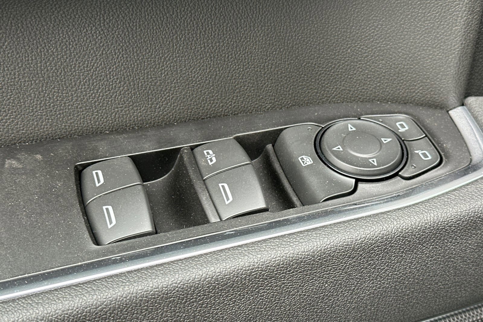 2025 Chevrolet Silverado LT photo 12