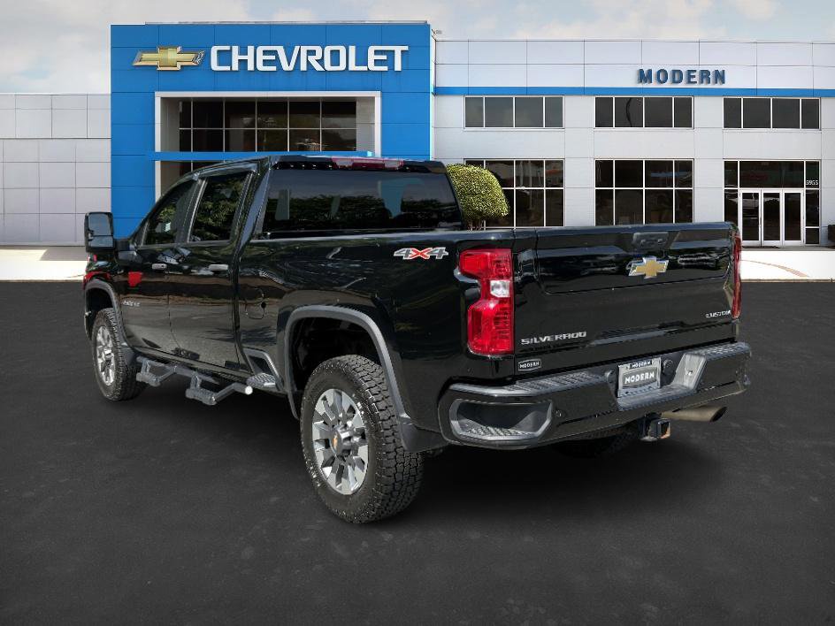 2024 Chevrolet Silverado 2500HD Custom photo 3