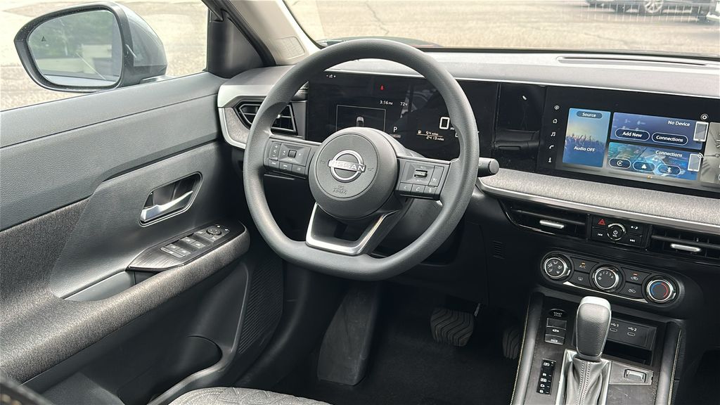 2025 Nissan Kicks SV photo 22