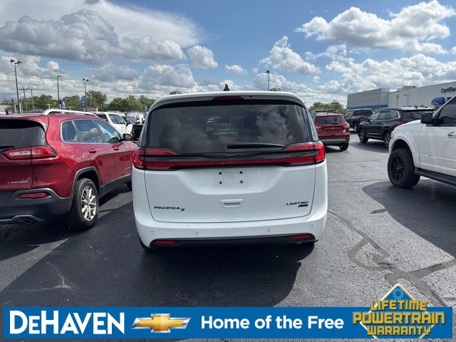 2023 Chrysler Pacifica Limited photo 3
