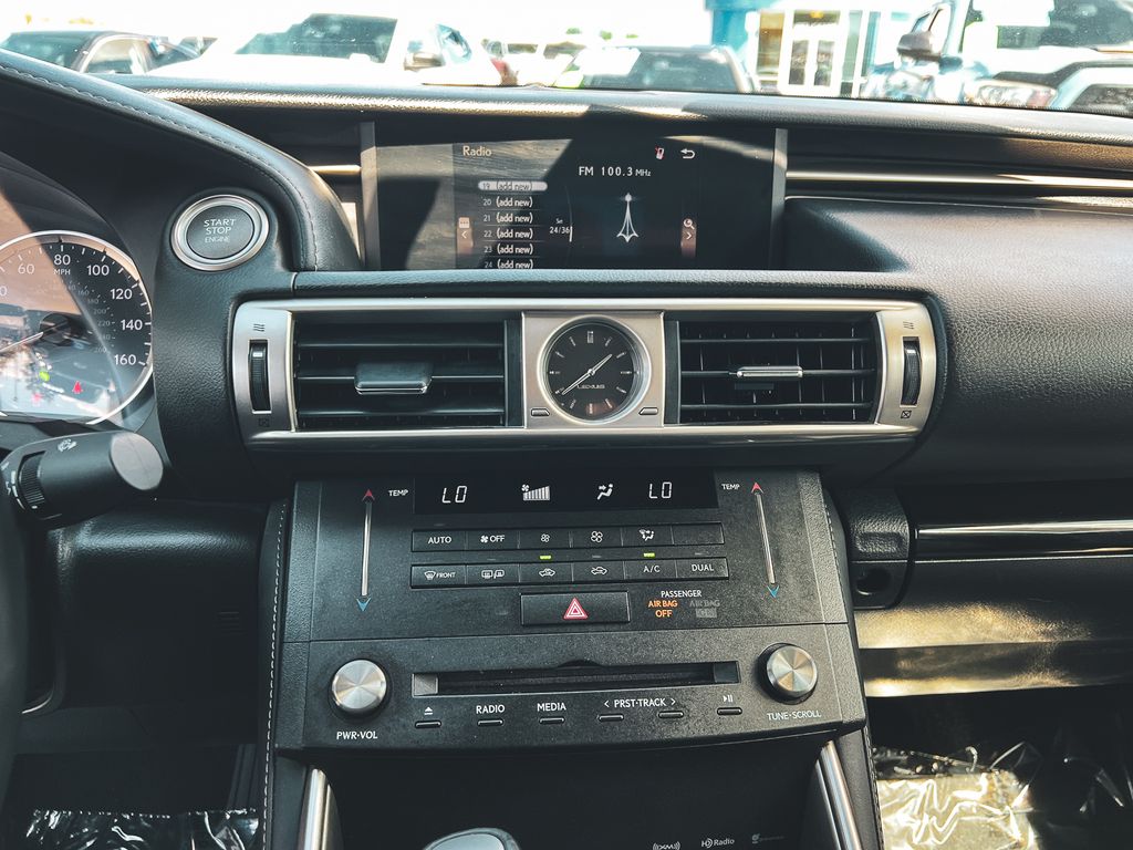 2016 Lexus IS 200t photo 17