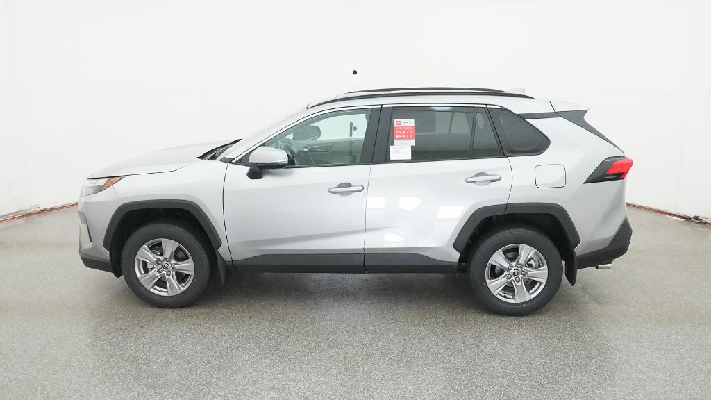 2025 Toyota RAV4 XLE photo 9