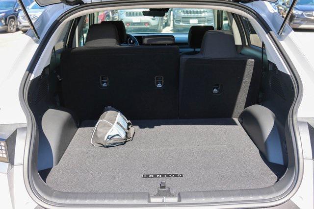 New 2025 Gray Hyundai SE image 7