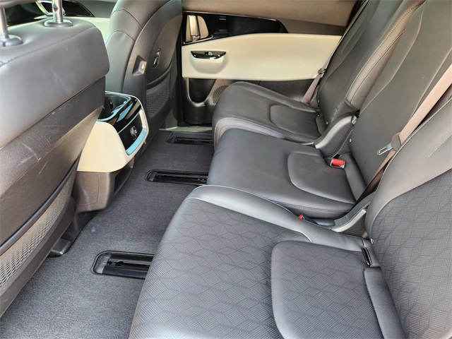 2023 Kia Carnival EX photo 28
