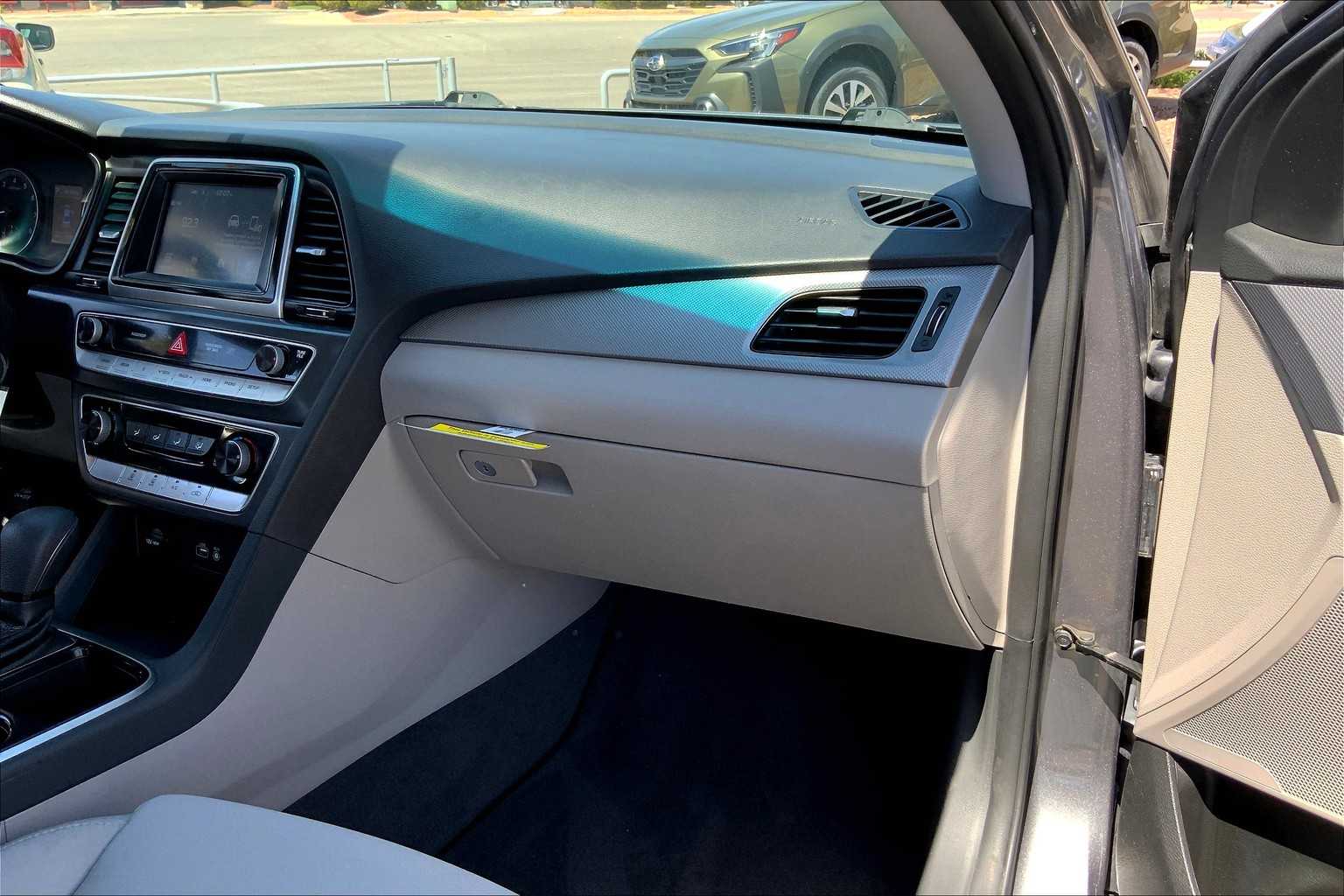 2018 Hyundai Sonata SE photo 16
