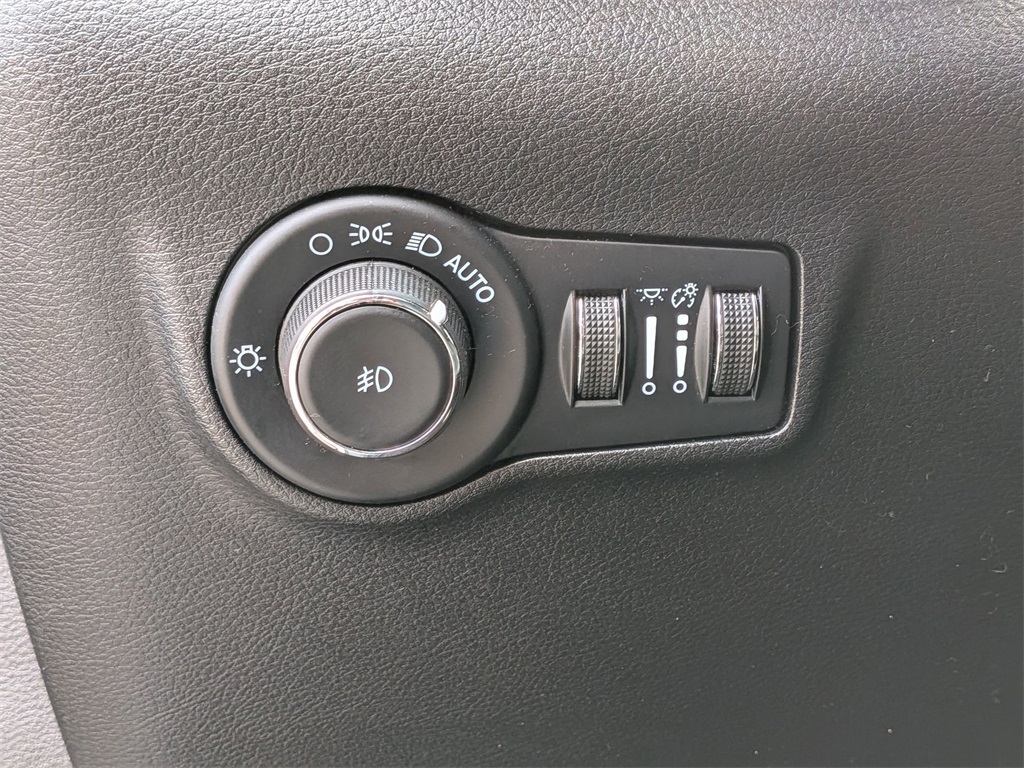 2023 Jeep Compass Limited photo 13