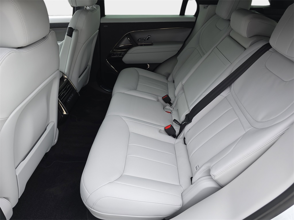 2025 Land Rover Range Rover Sport SE photo 13
