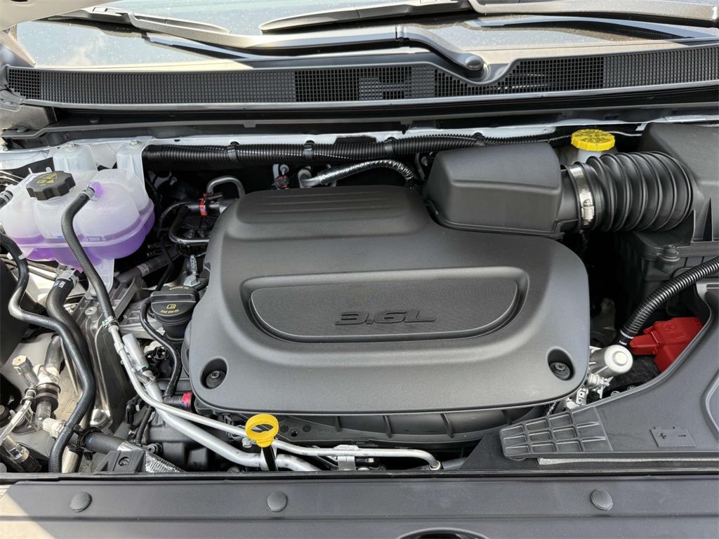 2025 Chrysler Pacifica photo 12