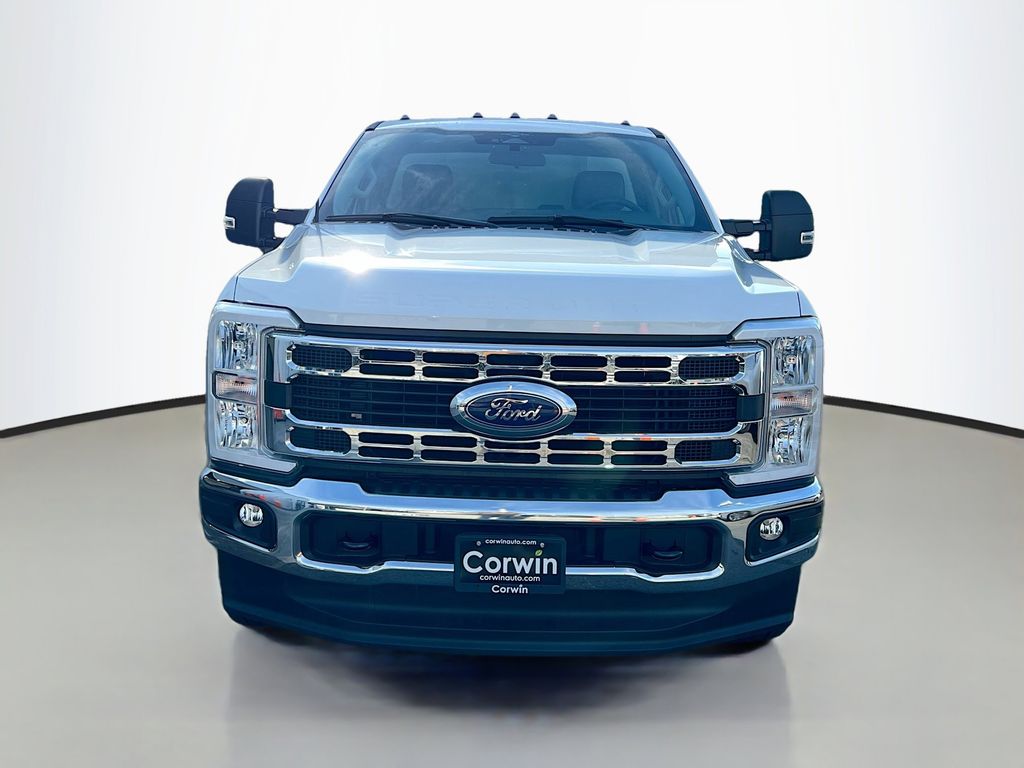 2023 Ford F-350 XLT photo 4