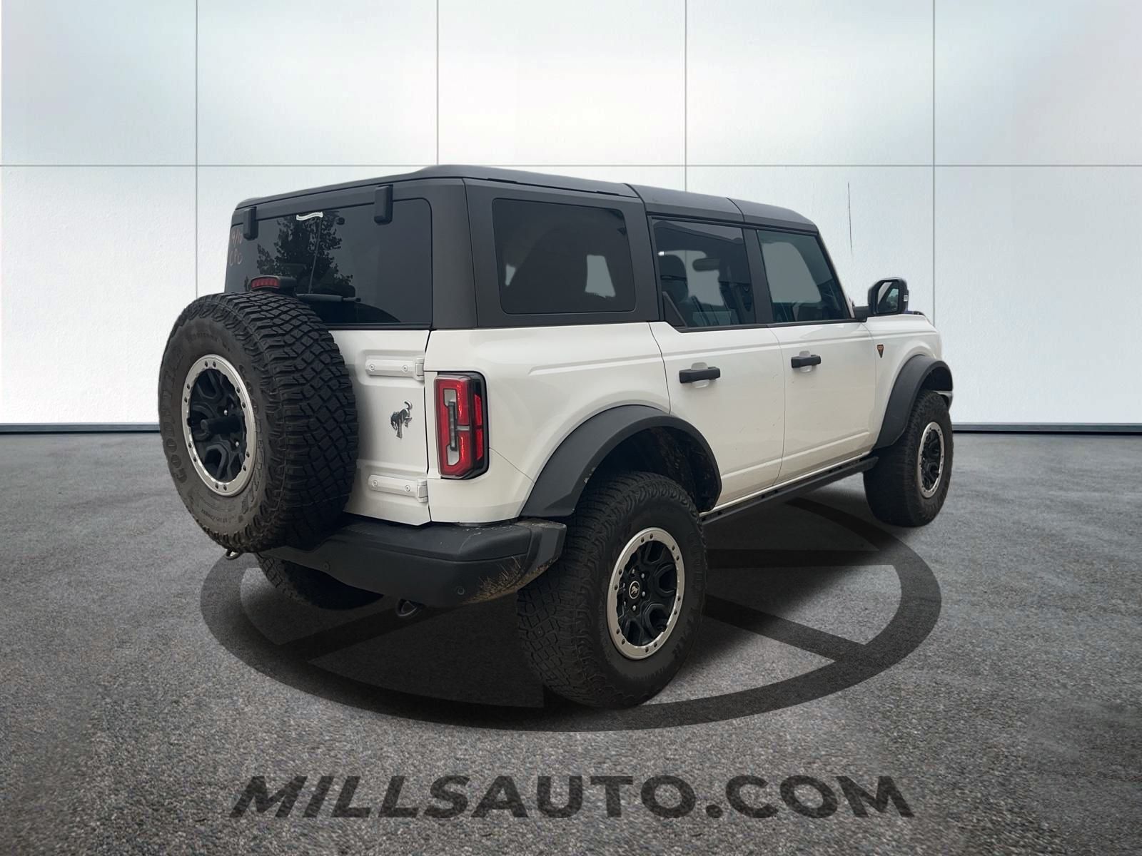 2023 Ford Bronco Badlands photo 2