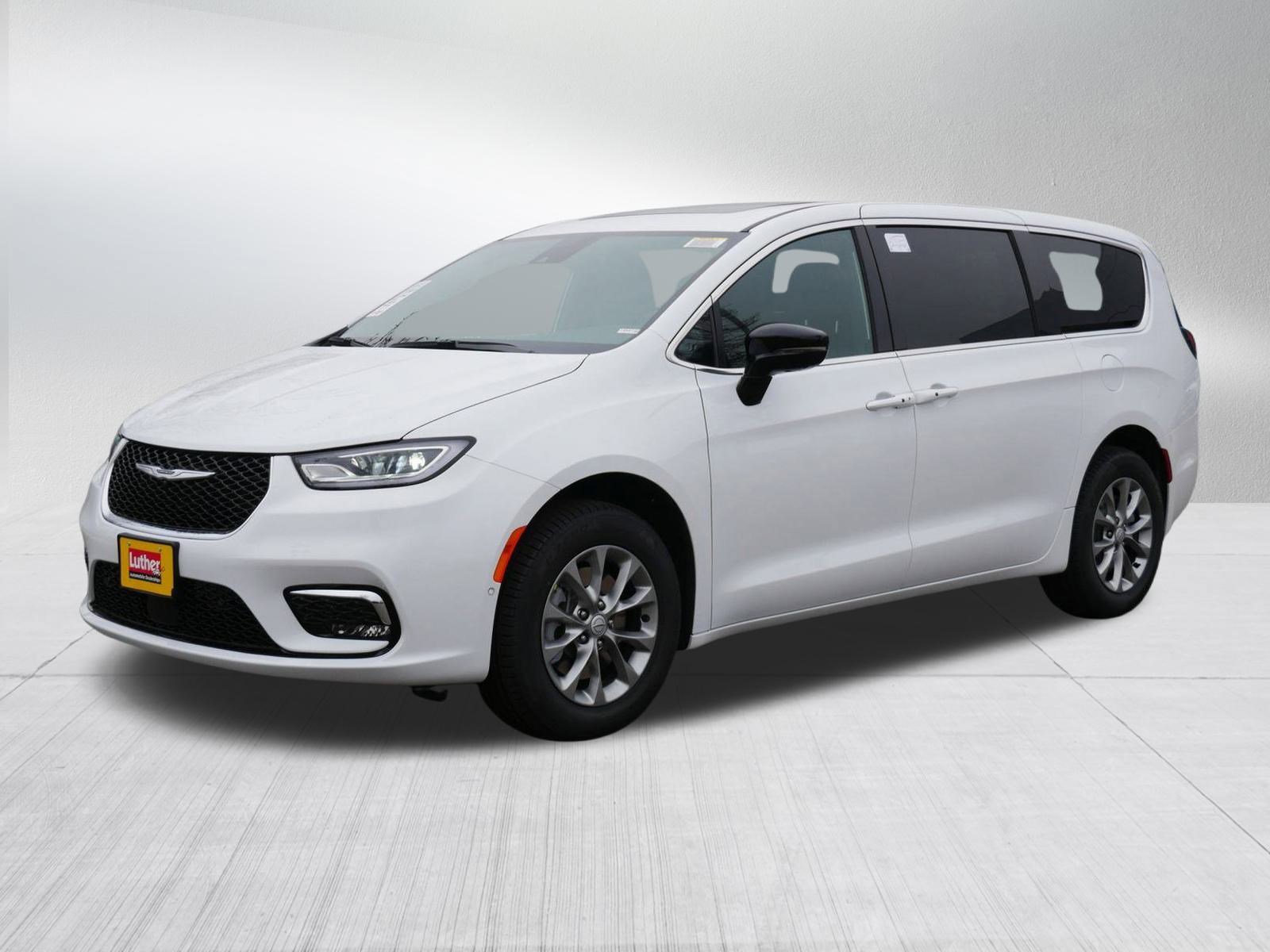 2026 Chrysler Pacifica Limited photo 3