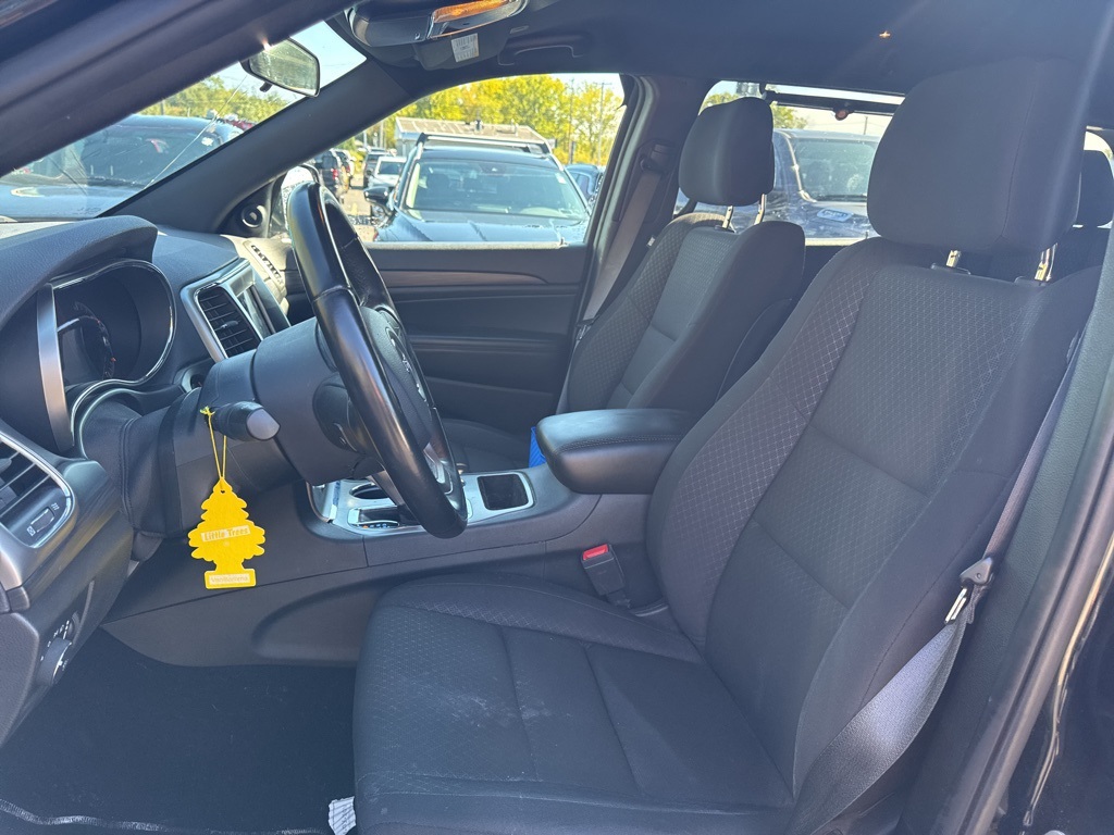 2020 Jeep Grand Cherokee Laredo E photo 2