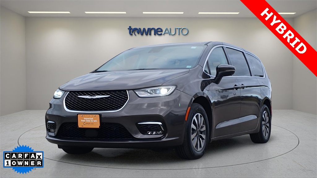 2023 Chrysler Pacifica Hybrid Touring L's photo