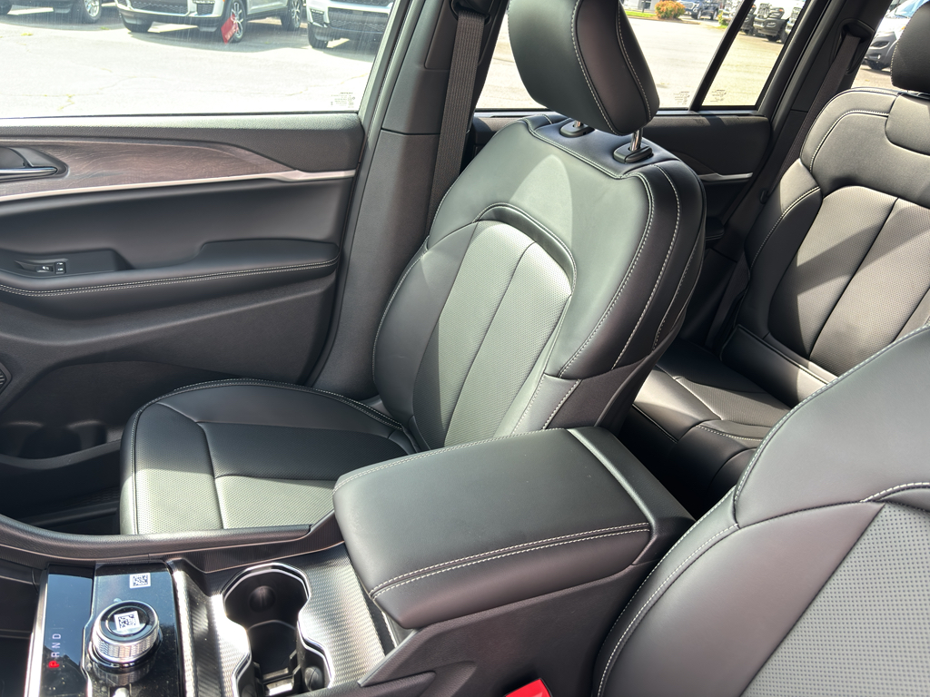 2025 Jeep Grand Cherokee Limited photo 27