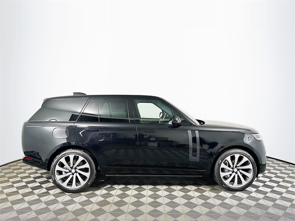 2025 Land Rover Range Rover SE photo 4
