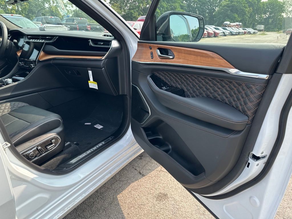 2023 Jeep Grand Cherokee Summit Reserve 4xe photo 15