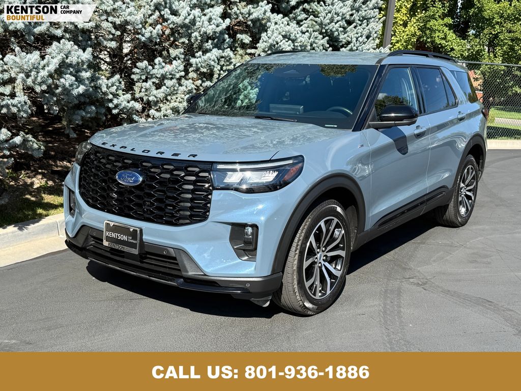 2025 Ford Explorer ST-Line photo 3