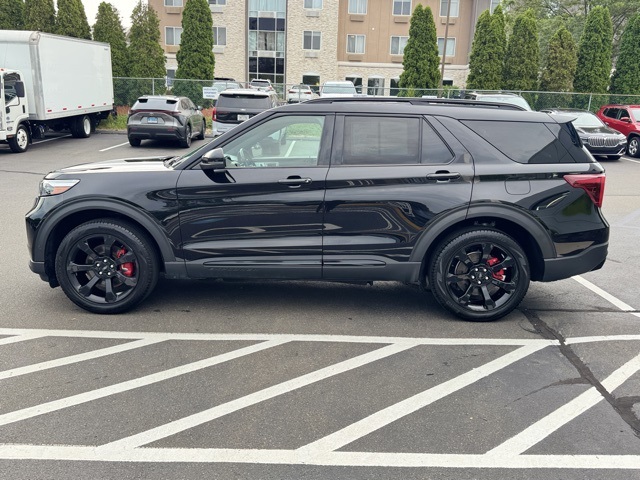 2022 Ford Explorer ST photo 4