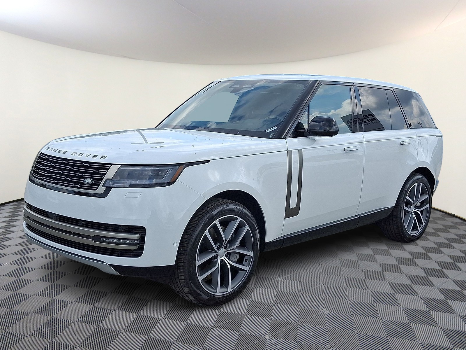 2025 Land Rover Range Rover SE's photo