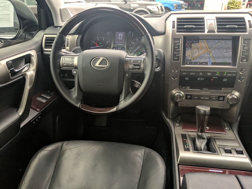 2019 Lexus GX 460 photo 2