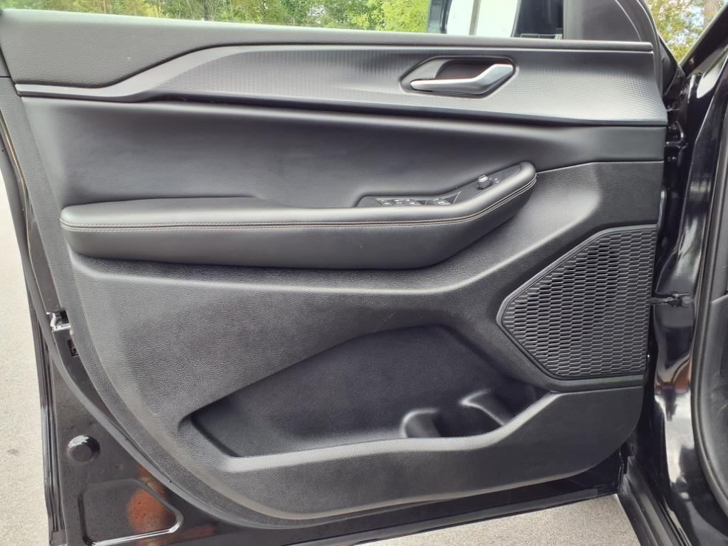 2023 Jeep Grand Cherokee Altitude photo 2