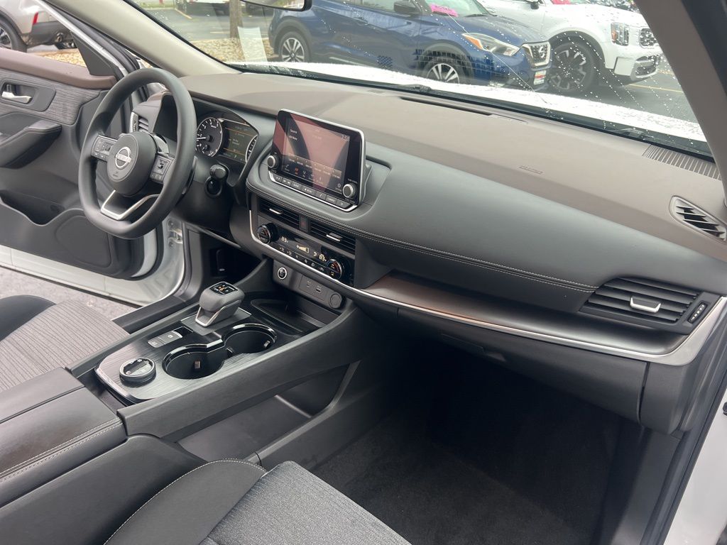 2023 Nissan Rogue SV photo 21