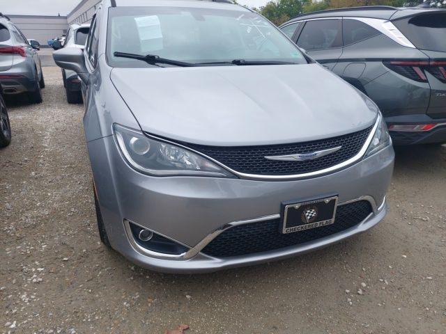 2019 Chrysler Pacifica Touring Plus photo 2