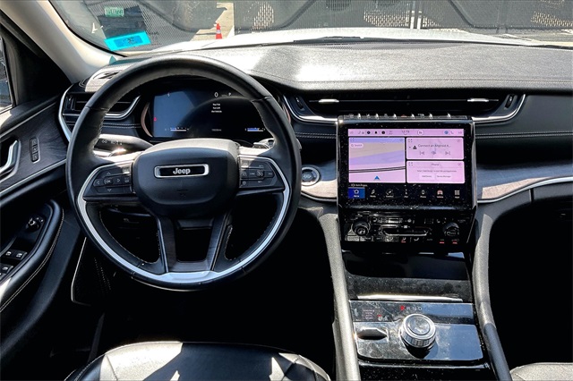 2022 Jeep Grand Cherokee Limited photo 2