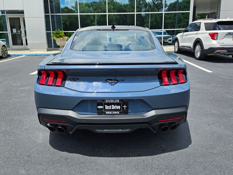 2025 Ford Mustang EcoBoost photo 7