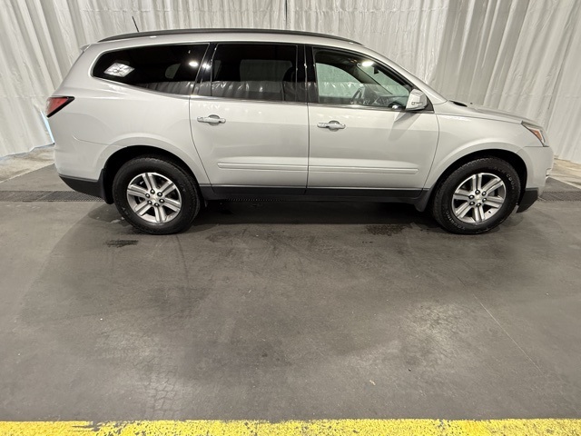 2016 Chevrolet Traverse 2LT photo 2