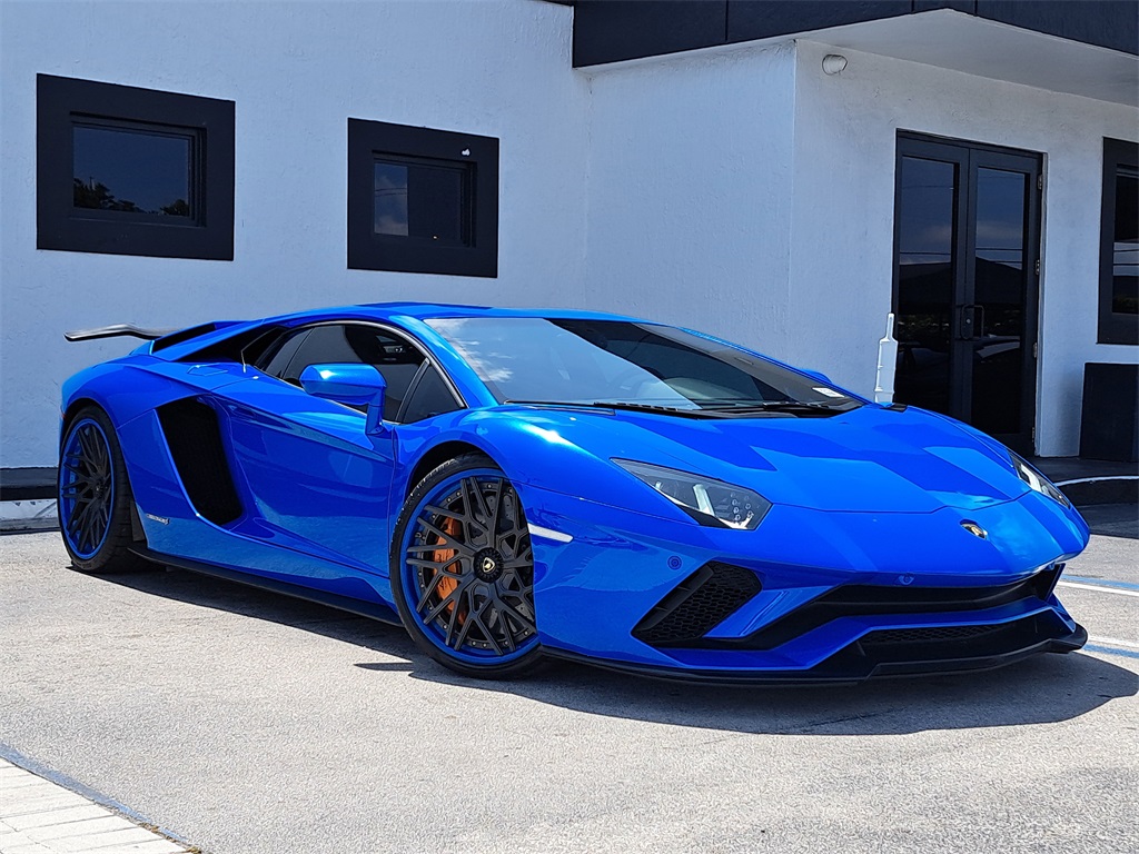 2018 Lamborghini Aventador S photo 2