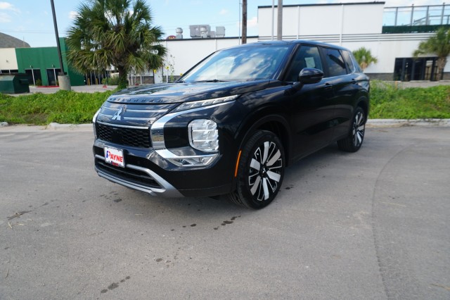 2025 Mitsubishi Outlander SE's photo