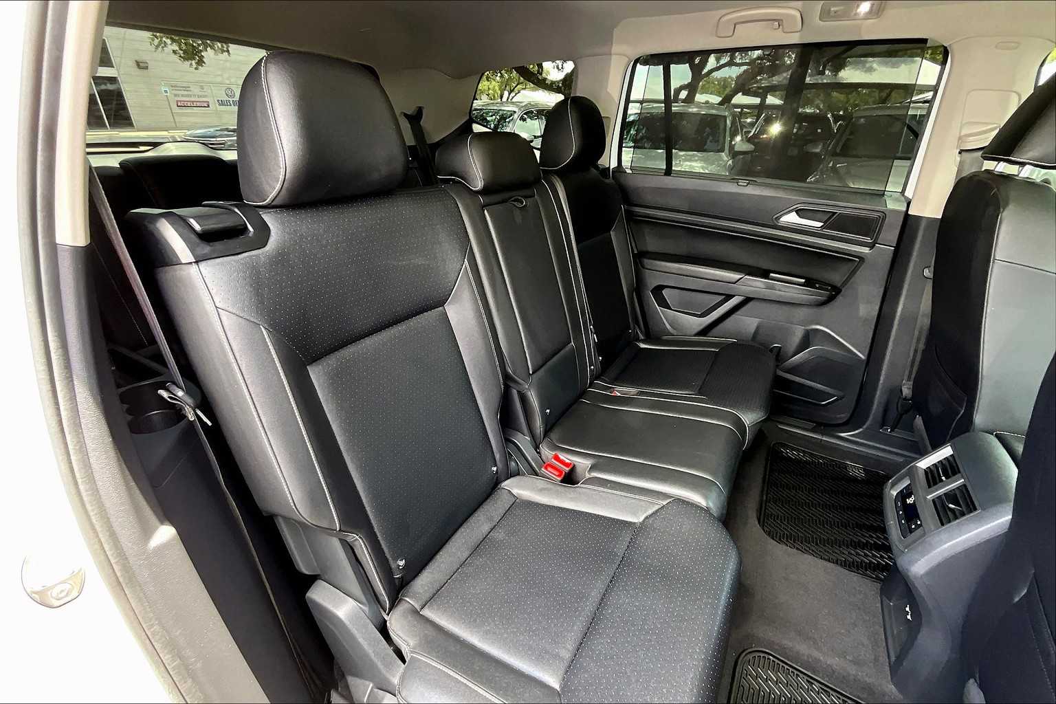 2021 Volkswagen Atlas SE Technology R-Line photo 18
