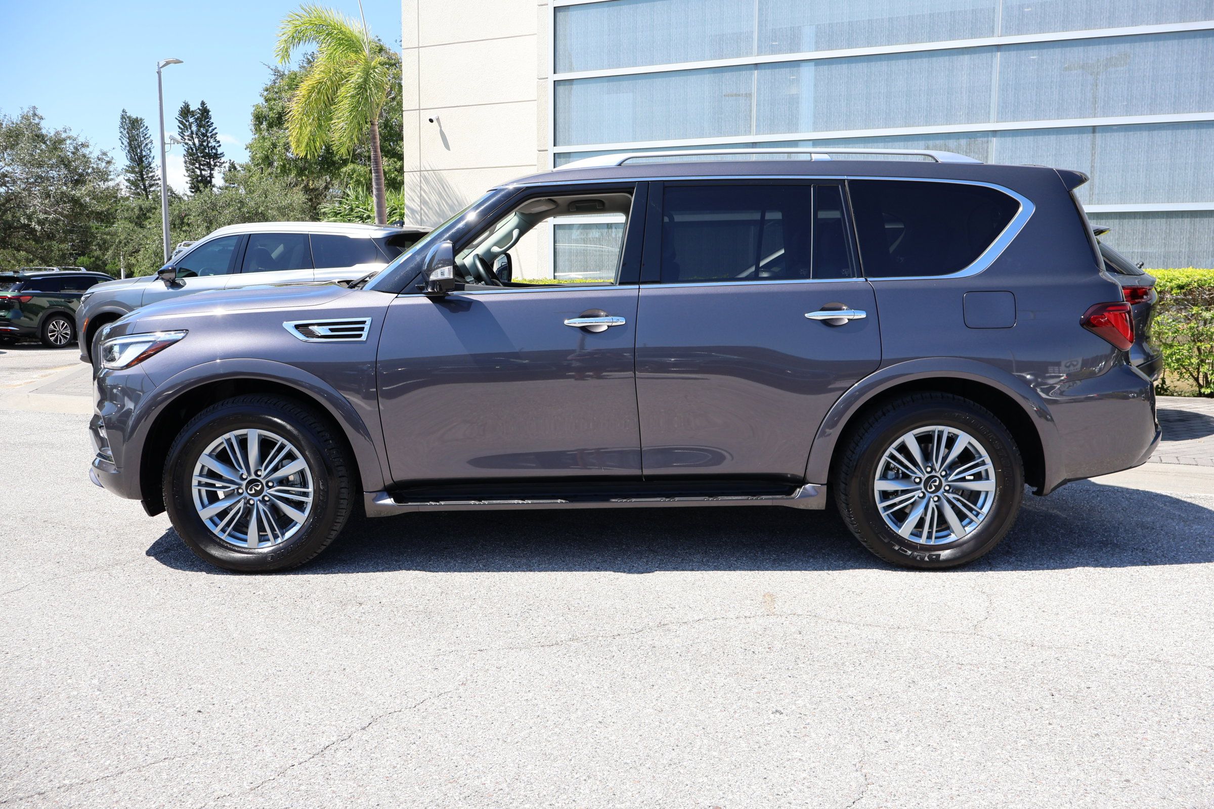 2024 Infiniti QX80 Luxe photo 5