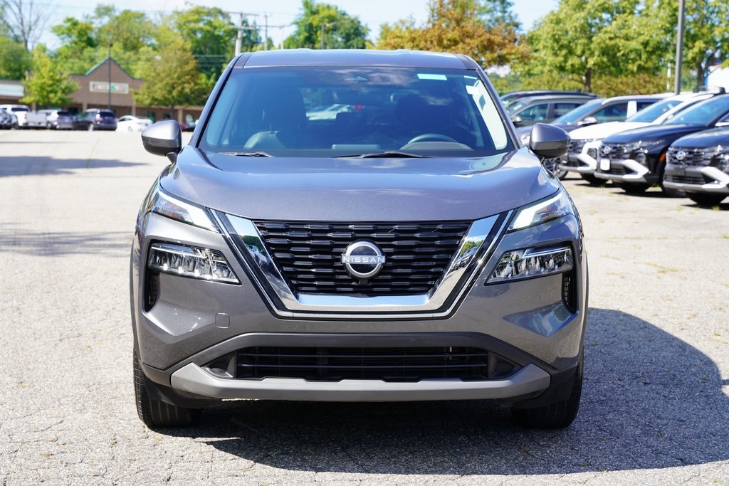 2022 Nissan Rogue SV photo 2