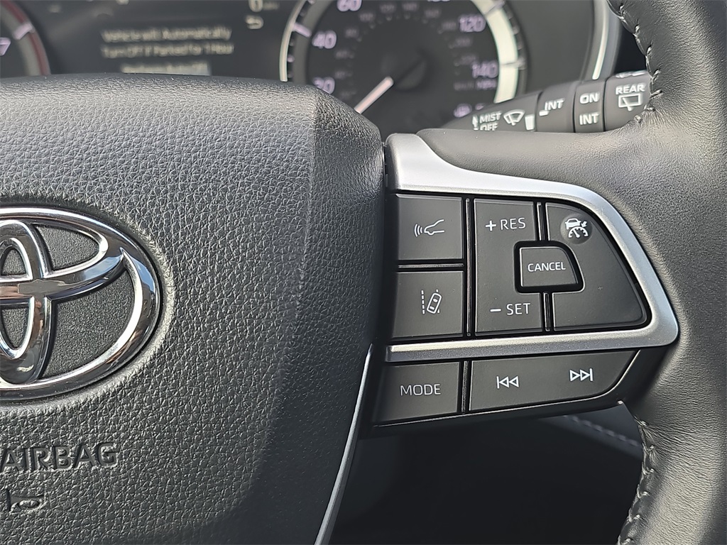 2024 Toyota Highlander XLE photo 18