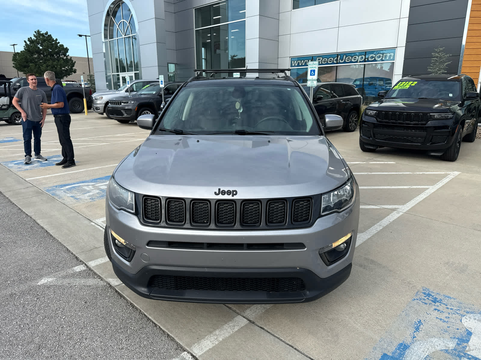 Used 2018 Jeep Compass Altitude with VIN 3C4NJDBB7JT403115 for sale in Kansas City