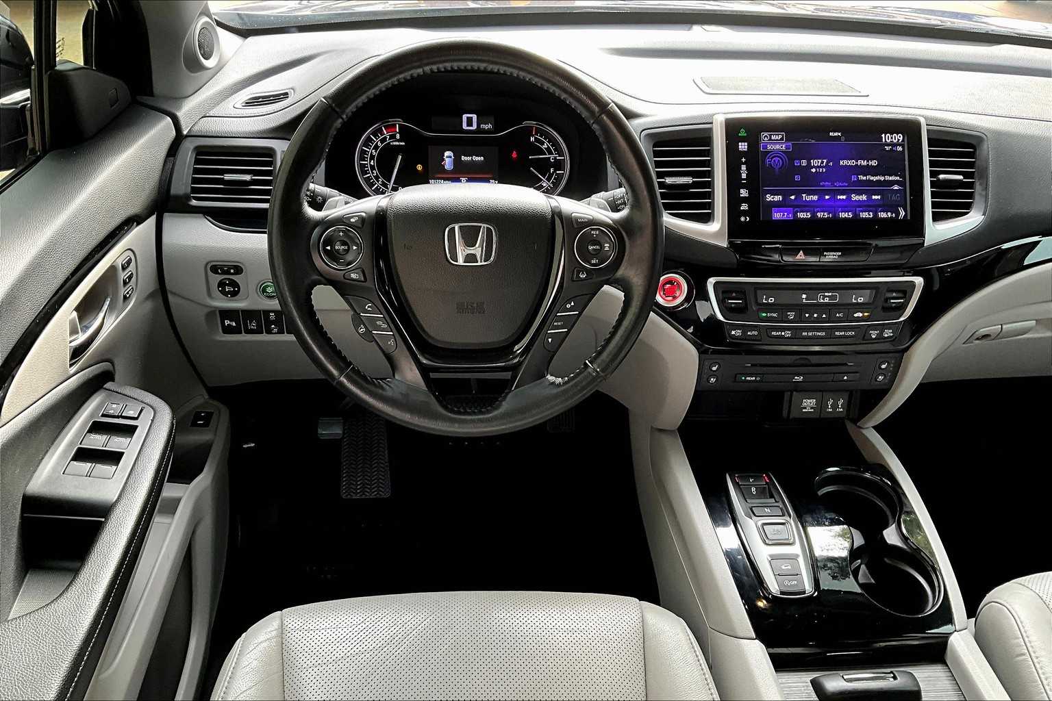 2016 Honda Pilot Elite photo 5