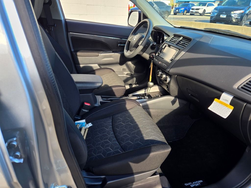 2025 Mitsubishi Outlander Sport ES photo 4