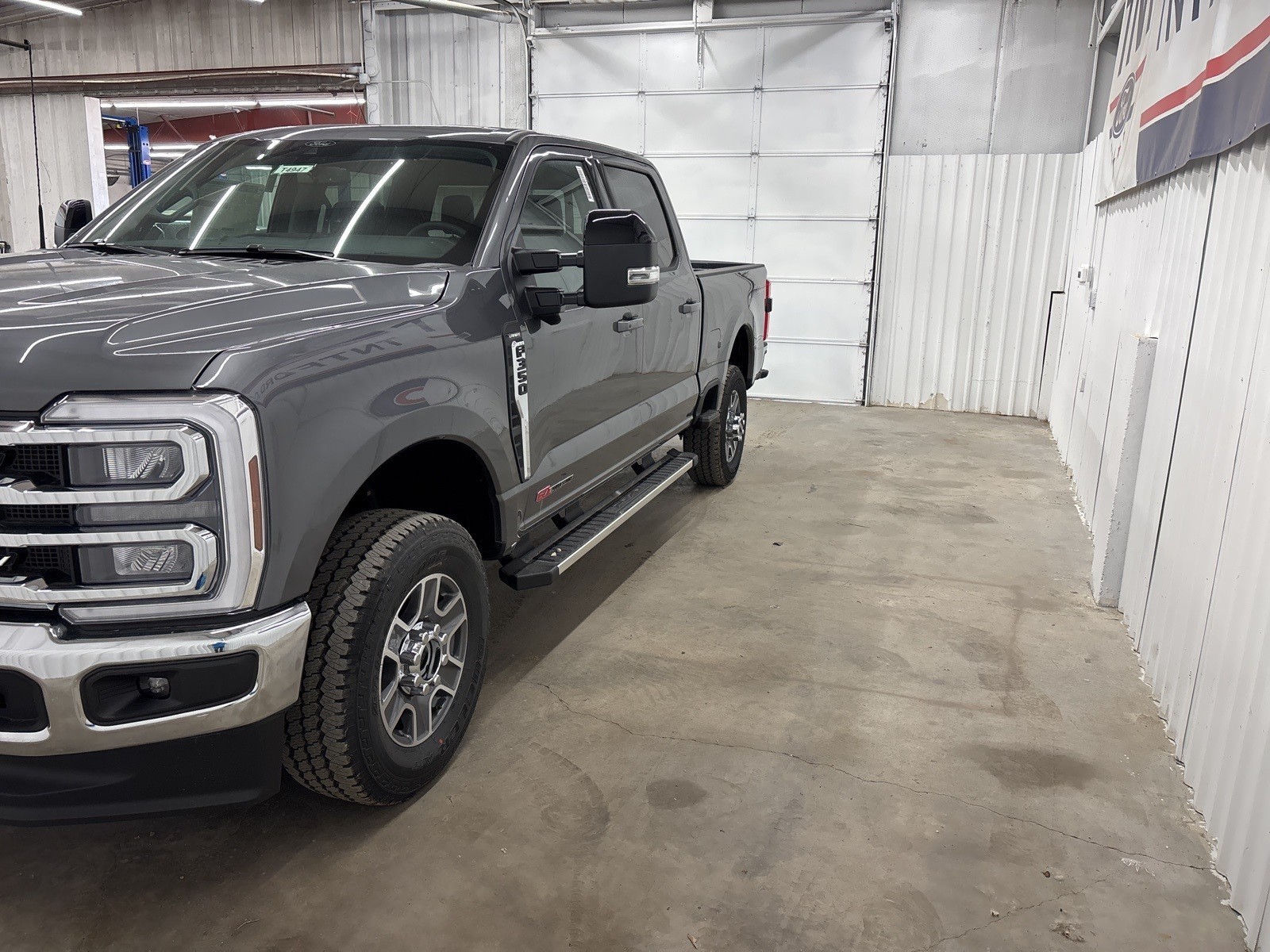 2025 Ford F-350 Lariat photo 3