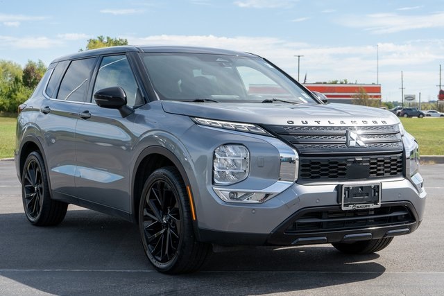 2023 Mitsubishi Outlander SEL photo 4