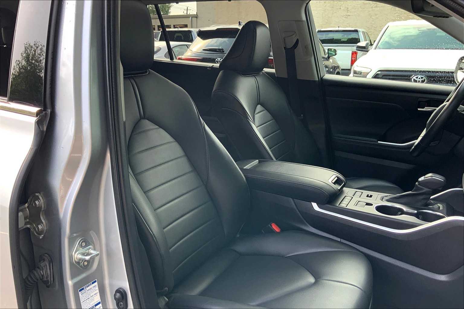 2021 Toyota Highlander XLE photo 8