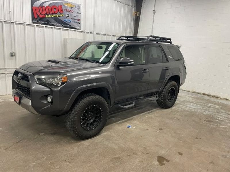 2018 Toyota 4Runner Off-Road Premium's photo