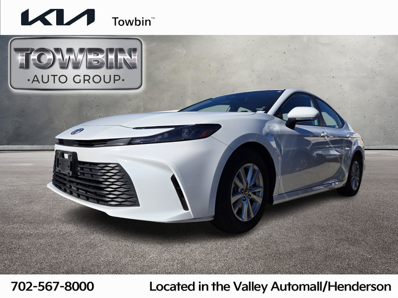 2025 Toyota Camry SE's photo