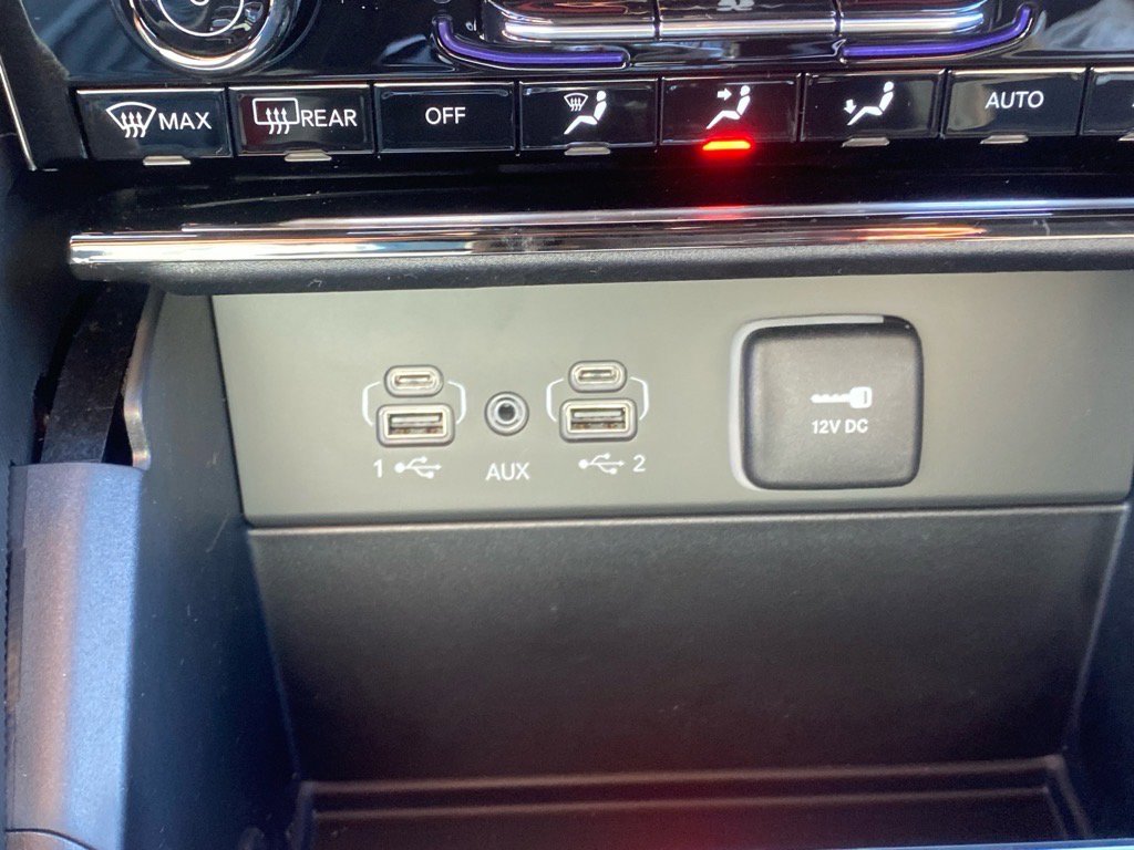 2025 Jeep Grand Cherokee Limited photo 8