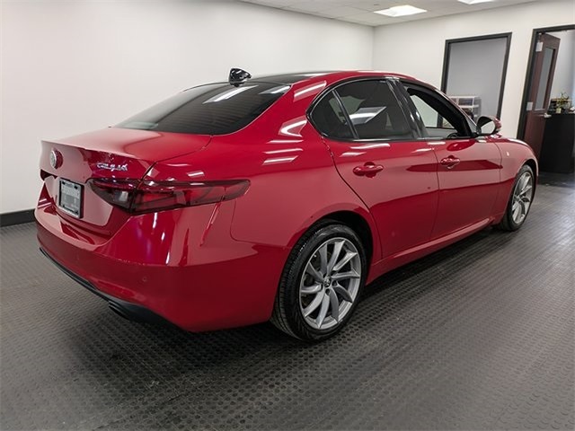 2022 Alfa Romeo Giulia Ti photo 4