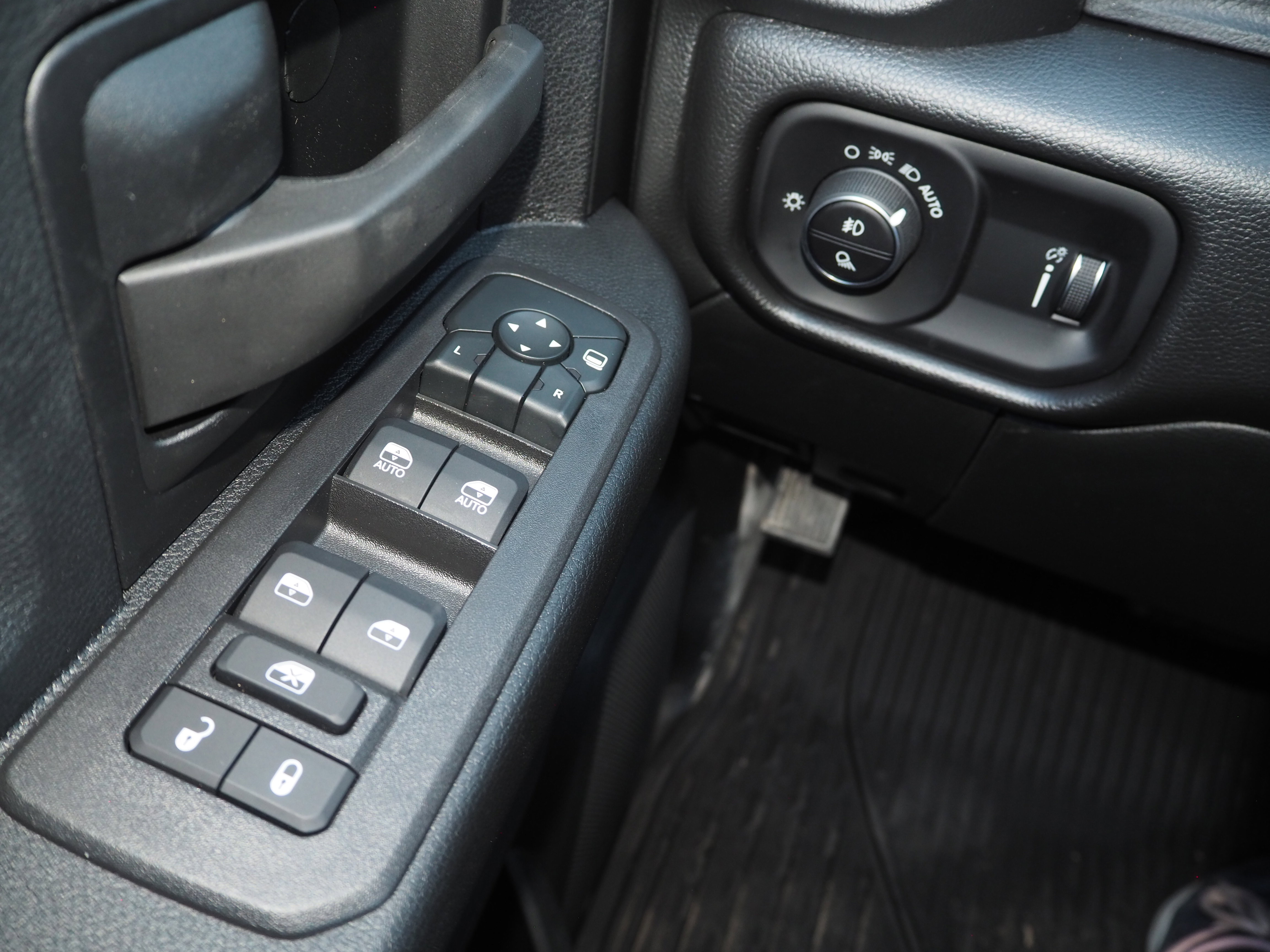 2026 Ram 2500 Tradesman photo 3