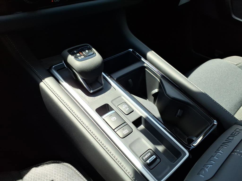 2025 Nissan Pathfinder SV photo 11